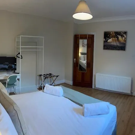 Leyland House Serviced Bed & Breakfast *